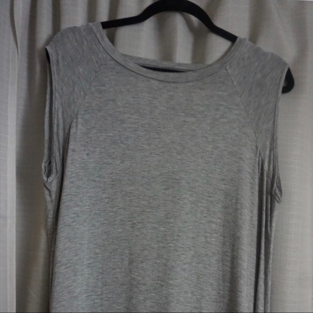 Forever 21 grey tank top with v back